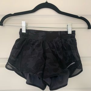 Lulu Lemon  Hotty Hot Short II 2.5”